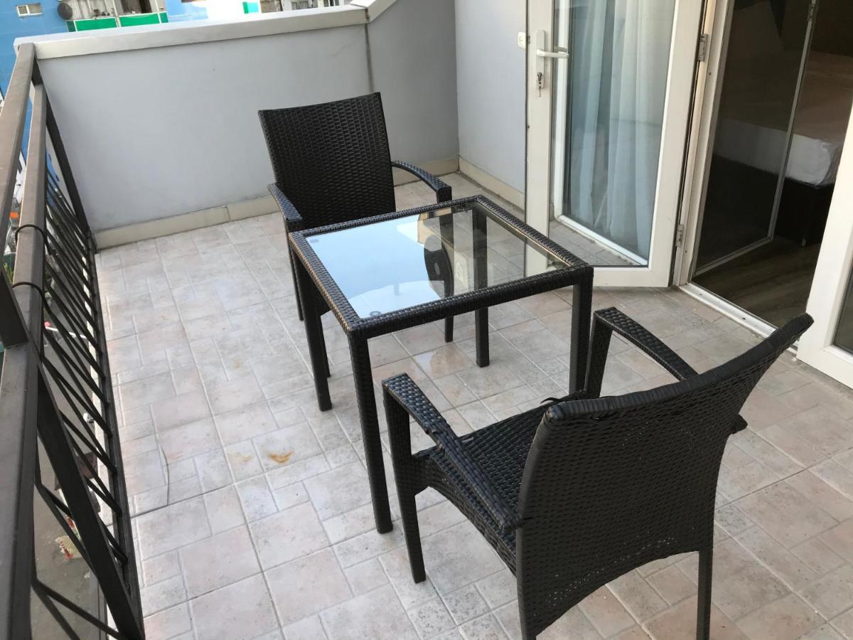 In Mgzavrebi Apartment