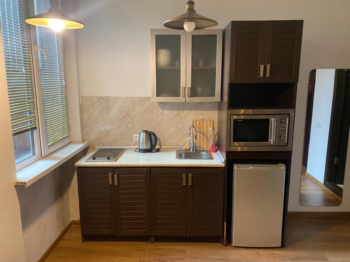 In Mgzavrebi Apartment